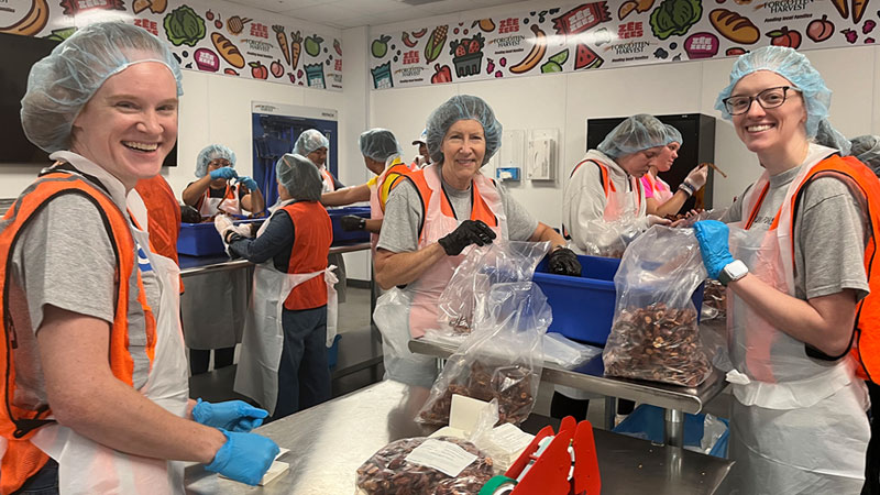 volunteers from Forgotten Harvest